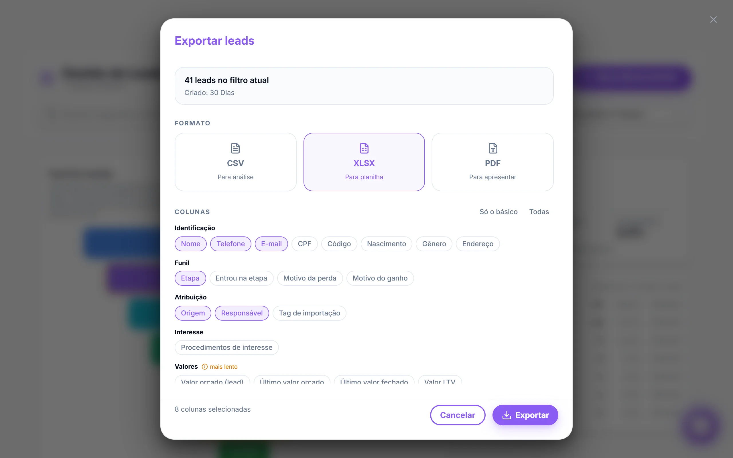 Janela Exportar leads, com a quantidade de leads no filtro atual, os formatos CSV, XLSX e PDF e os grupos de colunas